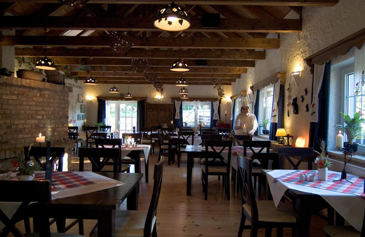 Logis L Auberge Gutshof Бишофсверда Экстерьер фото