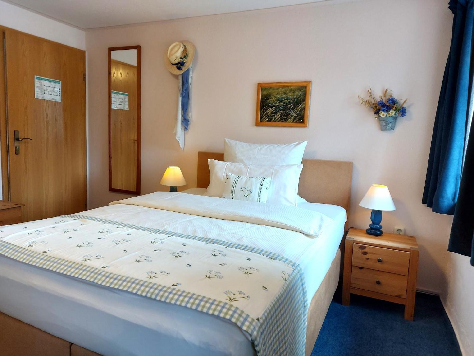 Logis L Auberge Gutshof Бишофсверда Экстерьер фото