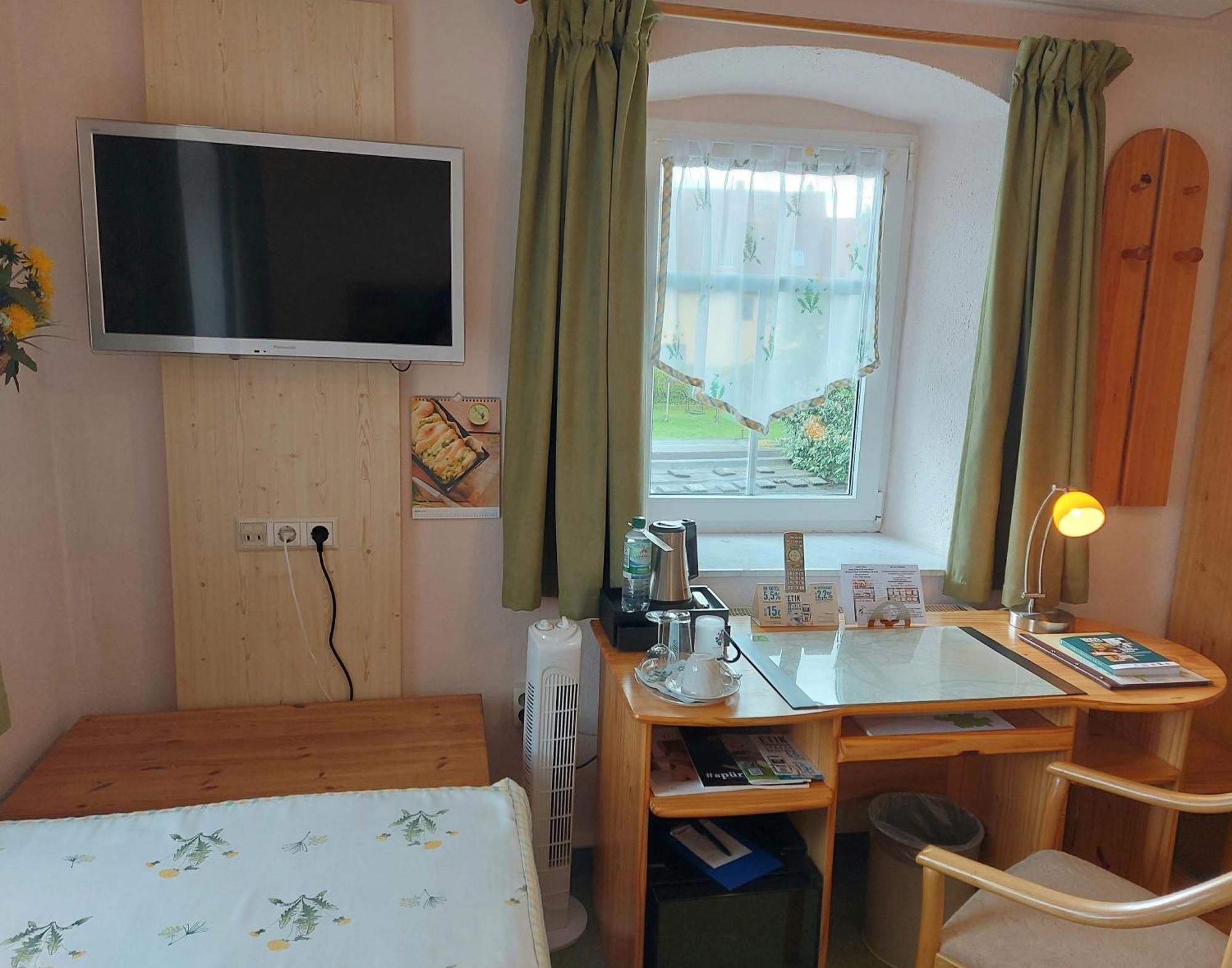 Logis L Auberge Gutshof Бишофсверда Экстерьер фото