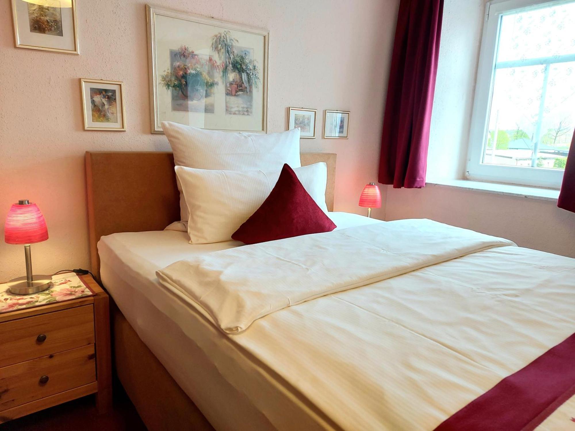 Logis L Auberge Gutshof Бишофсверда Экстерьер фото