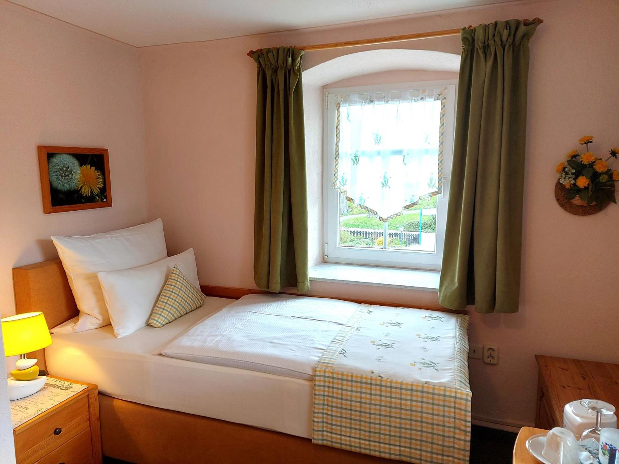 Logis L Auberge Gutshof Бишофсверда Экстерьер фото
