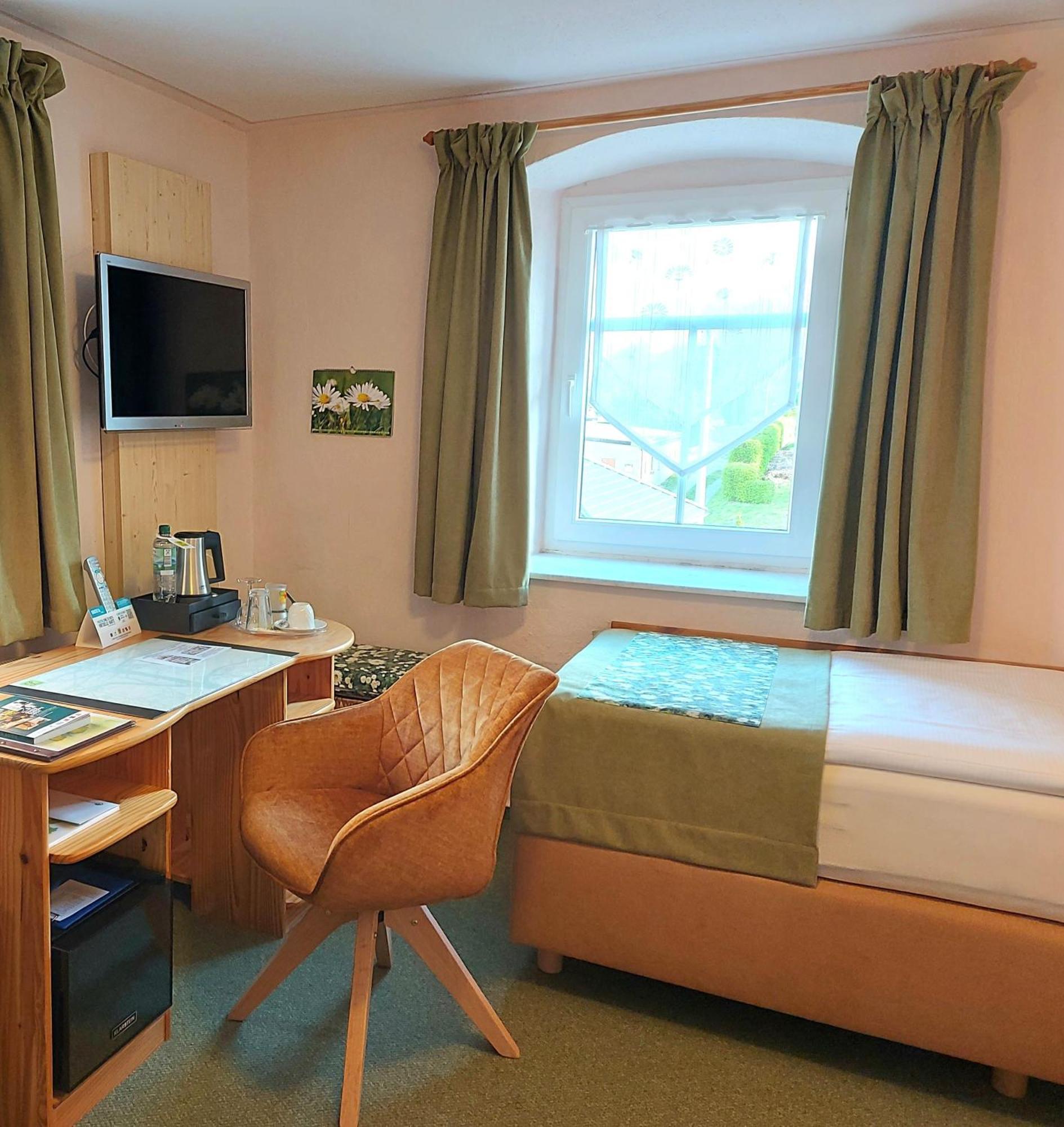 Logis L Auberge Gutshof Бишофсверда Экстерьер фото