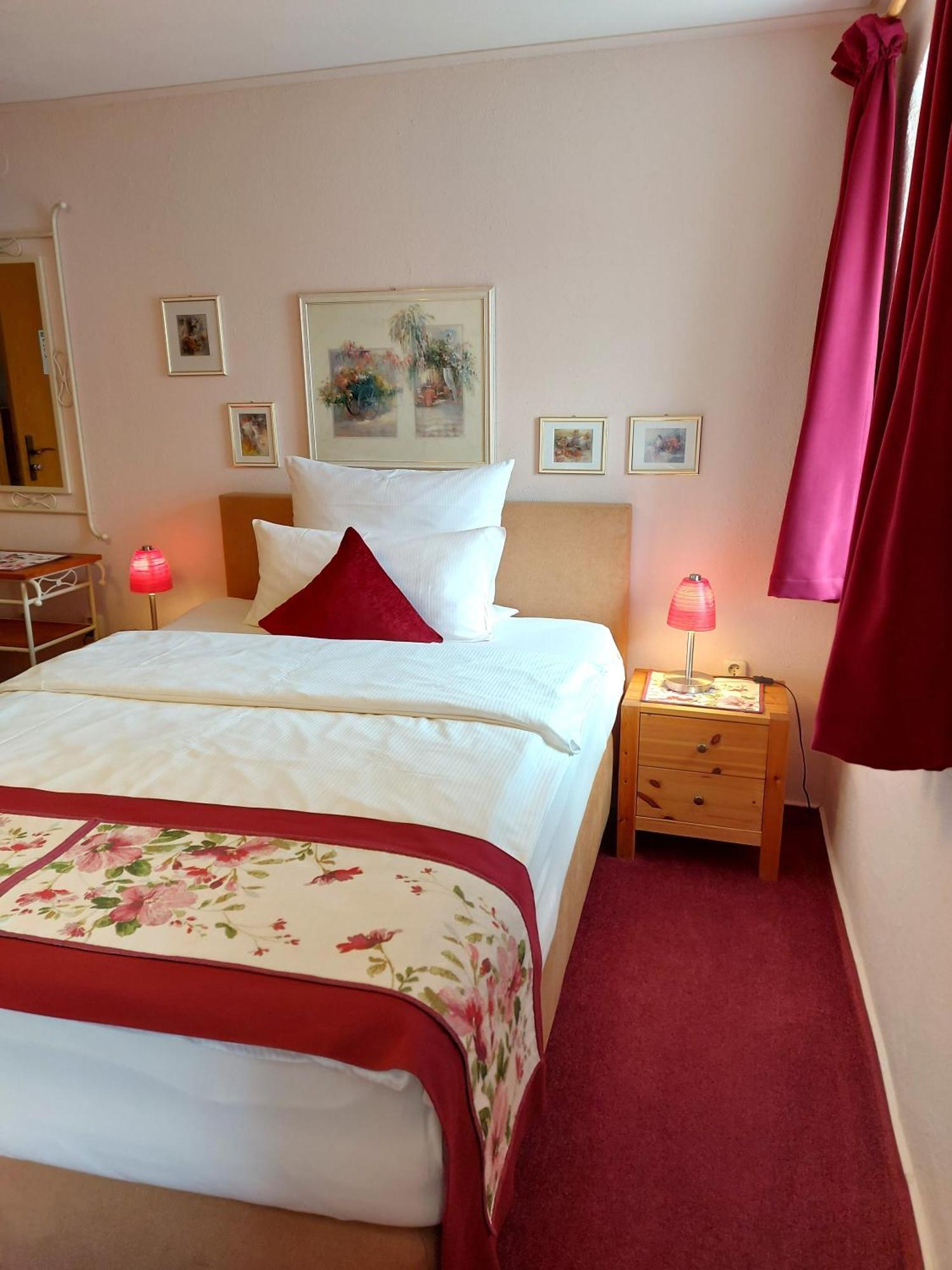 Logis L Auberge Gutshof Бишофсверда Экстерьер фото
