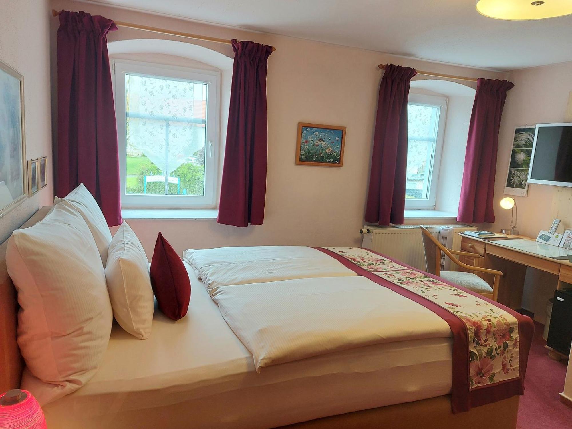 Logis L Auberge Gutshof Бишофсверда Экстерьер фото