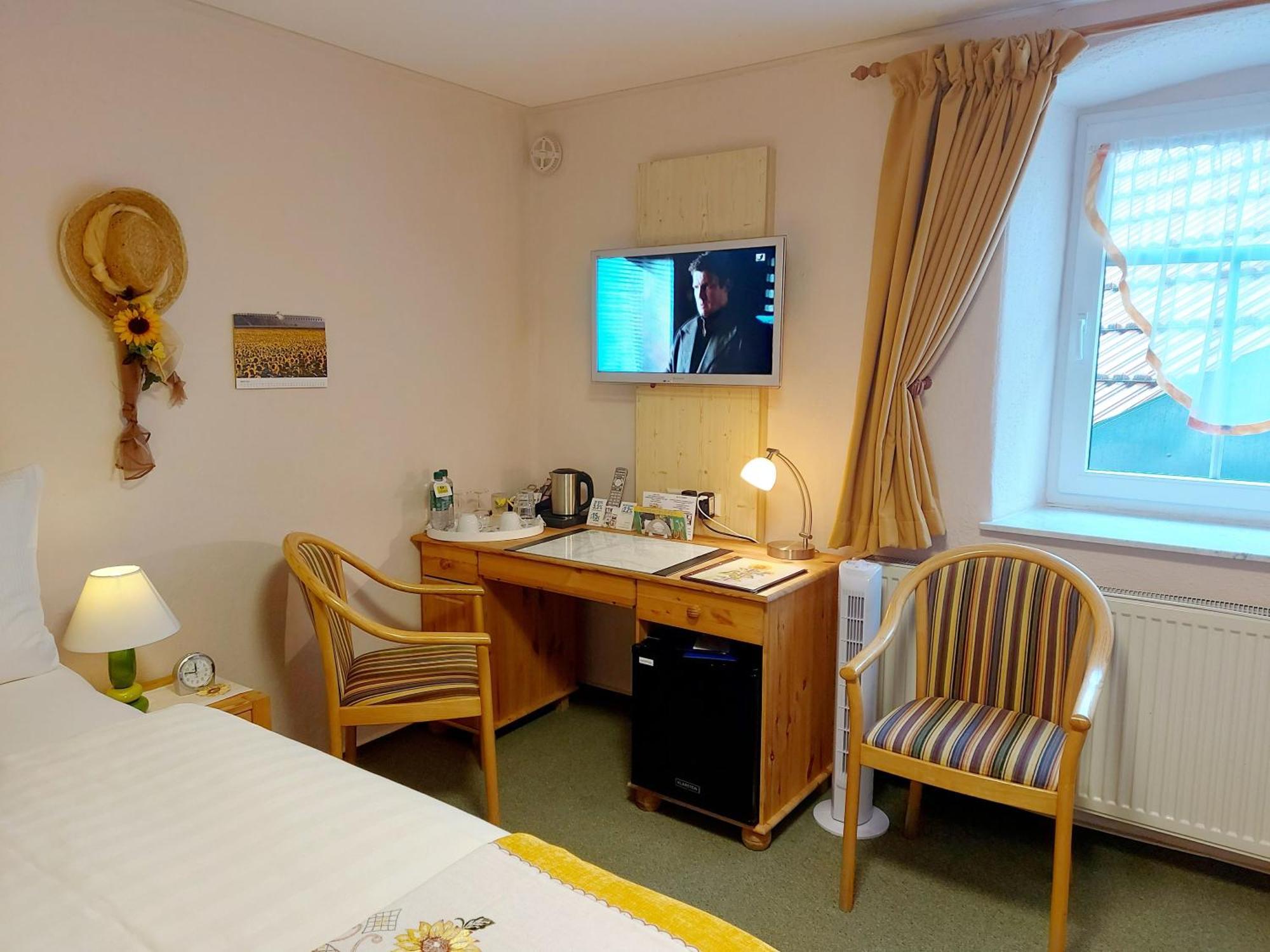 Logis L Auberge Gutshof Бишофсверда Экстерьер фото