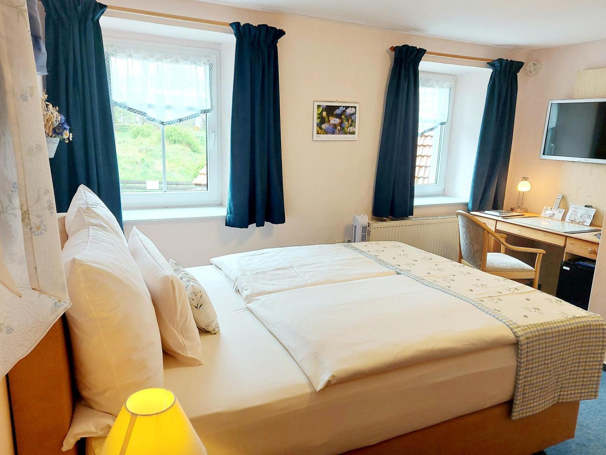 Logis L Auberge Gutshof Бишофсверда Экстерьер фото